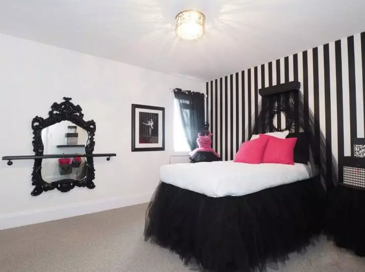 Хар ба цагаан унтлагын өрөө (76 зураг): Хар ба цагаан өнгөөр ​​загвар, дотоод засал чимэглэл. Хөшиг, ханын цаас, ямар өнгөтэй вэ? 9878_74