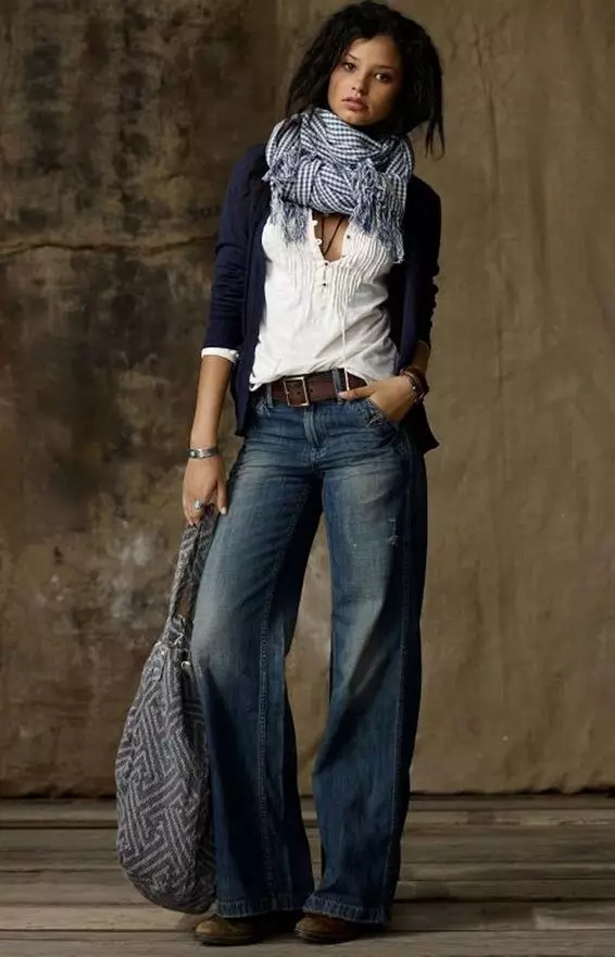 Denim kalhoty Žena (80 photos): módní džíny kalhoty, ženské indigo styl, stylový džínový oblek s kalhotami, s tím, co nosí 987_21