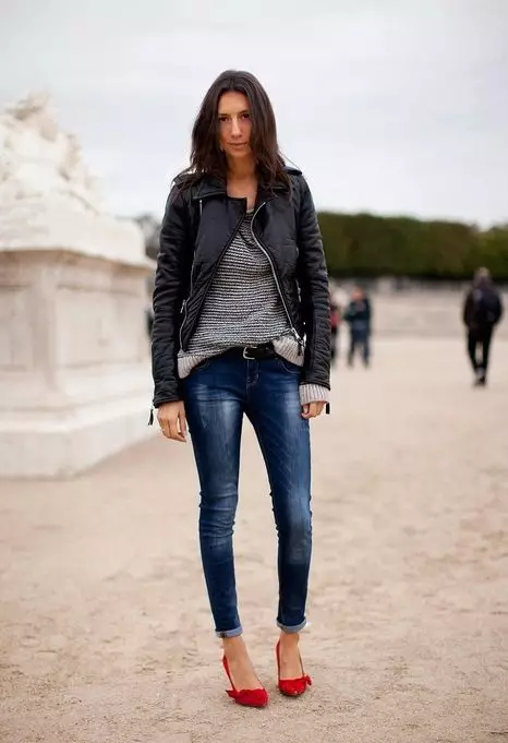 Denim püksid Naine (80 fotot): Fashion teksapüksid, naine indigo stiilis, stiilne denim ülikond püksidega, mis seljas 987_58