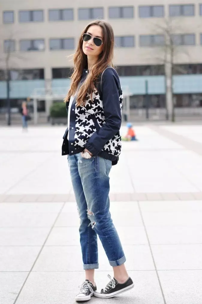 Denim Hose weiblich (80 Fotos): Mode Jeans Hosen, weiblicher Indigo-Stil, stilvoller Denim-Anzug mit Hose, mit was tragen 987_72