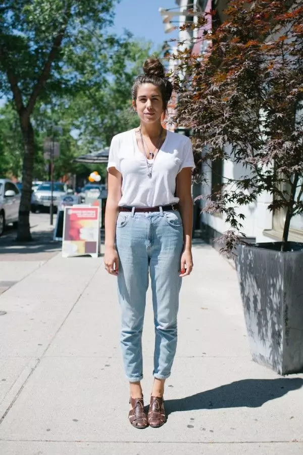 Seluar Denim Seluar Perempuan (80 Foto): Seluar Jeans Fesyen, Gaya Indigo Perempuan, Saman Denim Bergaya Dengan Seluar, Dengan Apa yang Memakai 987_75