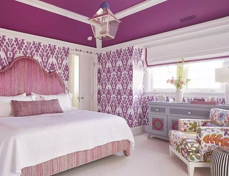 LILAC Dormitorio (95 fotos): Cales son os tons de fondo e cortinas para escoller? Ideas para deseño de interiores, combinación con lavanda e cores brancas. Que mobles se combinan con? 9881_25
