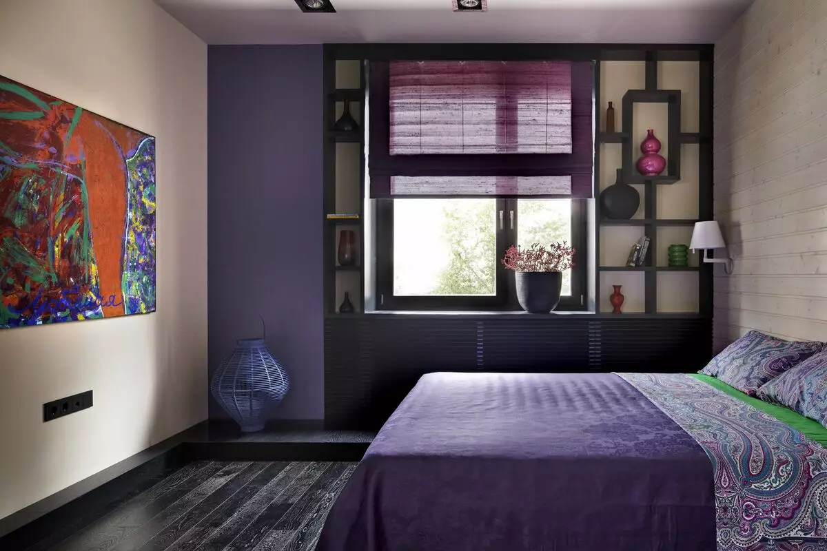 Lila-slaapkamer (95 foto's): Wat is die kleure van agtergrond en gordyne om te kies? Idees vir interieurontwerp, kombinasie met laventel en wit kleure. Watter meubels word gekombineer met? 9881_68