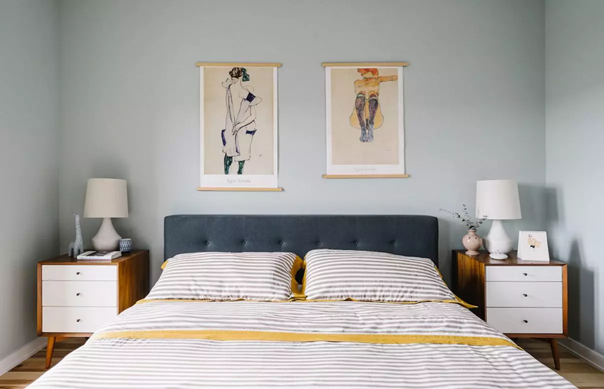 Fotografitë për dhomën e gjumit (88 foto): Çfarë hog mbi krevat? Ku mund të rri fotot modulare? Fenzui Opsionet e favorshme, fotografi të bukura në mur të brendshëm në stilet klasike dhe të tjera 9883_23