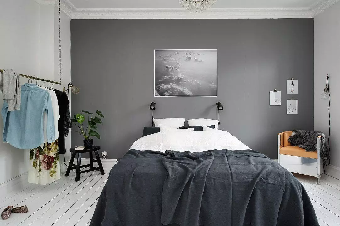 Fotografitë për dhomën e gjumit (88 foto): Çfarë hog mbi krevat? Ku mund të rri fotot modulare? Fenzui Opsionet e favorshme, fotografi të bukura në mur të brendshëm në stilet klasike dhe të tjera 9883_32