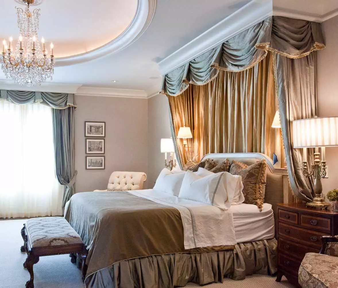 침실 고전적인 스타일 (72 사진) : 고전적인 디자인, 인테리어의 밝고 갈색 가구. 작은 침실과 큰 침실을위한 벽지 선택 9891_56