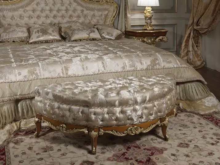 침실 고전적인 스타일 (72 사진) : 고전적인 디자인, 인테리어의 밝고 갈색 가구. 작은 침실과 큰 침실을위한 벽지 선택 9891_60