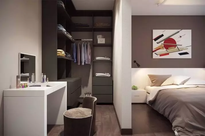 बेडरूम डिजाइन 19-20 केवी। एम (72 फोटो): एक ड्रेसिंग रूम और बालकनी 5 से 4 मीटर के साथ कमरे का इंटीरियर, एक आधुनिक शैली में आयताकार और अन्य बेडरूम का लेआउट 9897_64