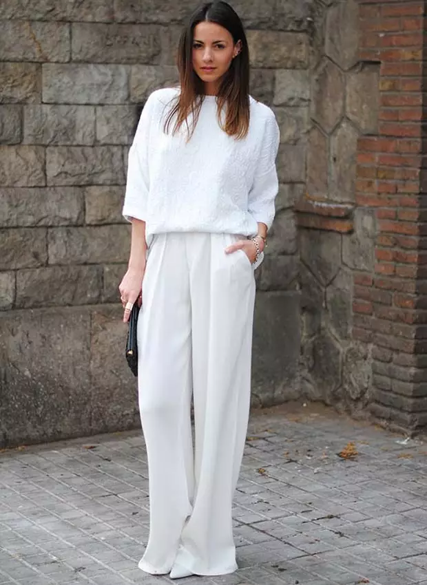 Бели панталони 2021 (82 фотографии): Женски стилски слики, со кои носат, соодветни чевли и кошула 989_11