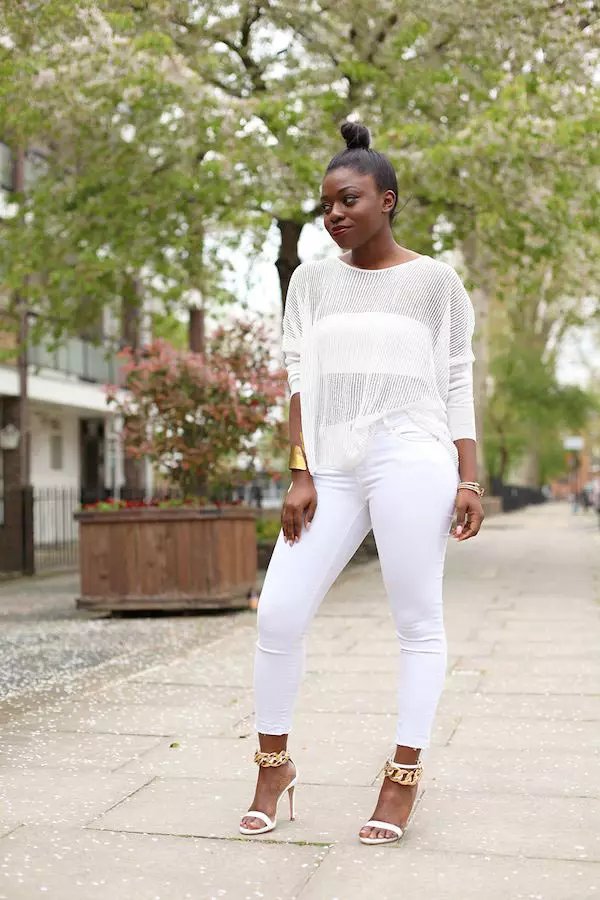 Бели панталони 2021 (82 фотографии): Женски стилски слики, со кои носат, соодветни чевли и кошула 989_43