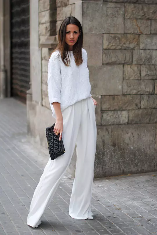Бели панталони 2021 (82 фотографии): Женски стилски слики, со кои носат, соодветни чевли и кошула 989_52