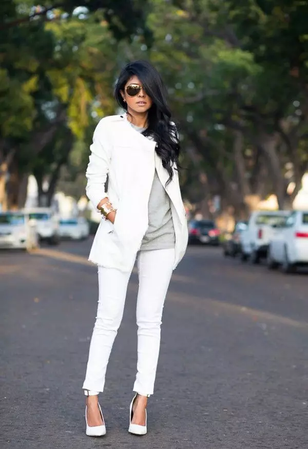 Бели панталони 2021 (82 фотографии): Женски стилски слики, со кои носат, соодветни чевли и кошула 989_56