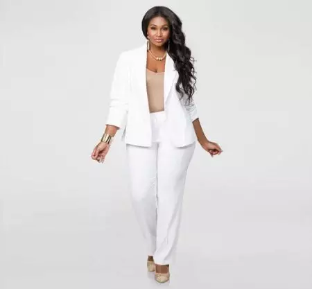 Бели панталони 2021 (82 фотографии): Женски стилски слики, со кои носат, соодветни чевли и кошула 989_61