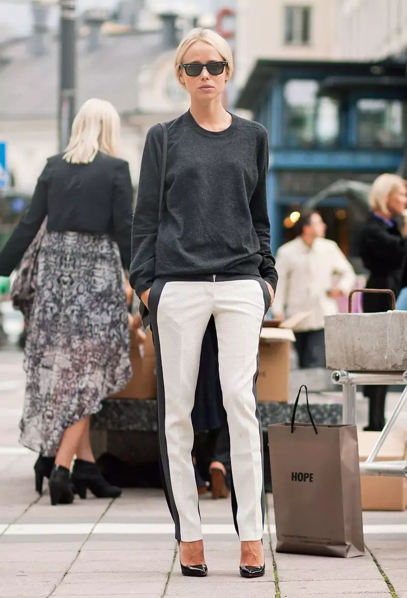 Бели панталони 2021 (82 фотографии): Женски стилски слики, со кои носат, соодветни чевли и кошула 989_62