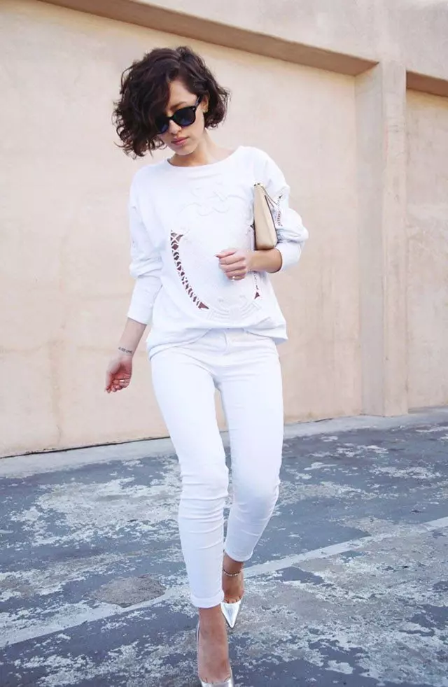 Бели панталони 2021 (82 фотографии): Женски стилски слики, со кои носат, соодветни чевли и кошула 989_66