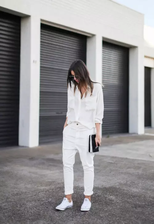 Бели панталони 2021 (82 фотографии): Женски стилски слики, со кои носат, соодветни чевли и кошула 989_74