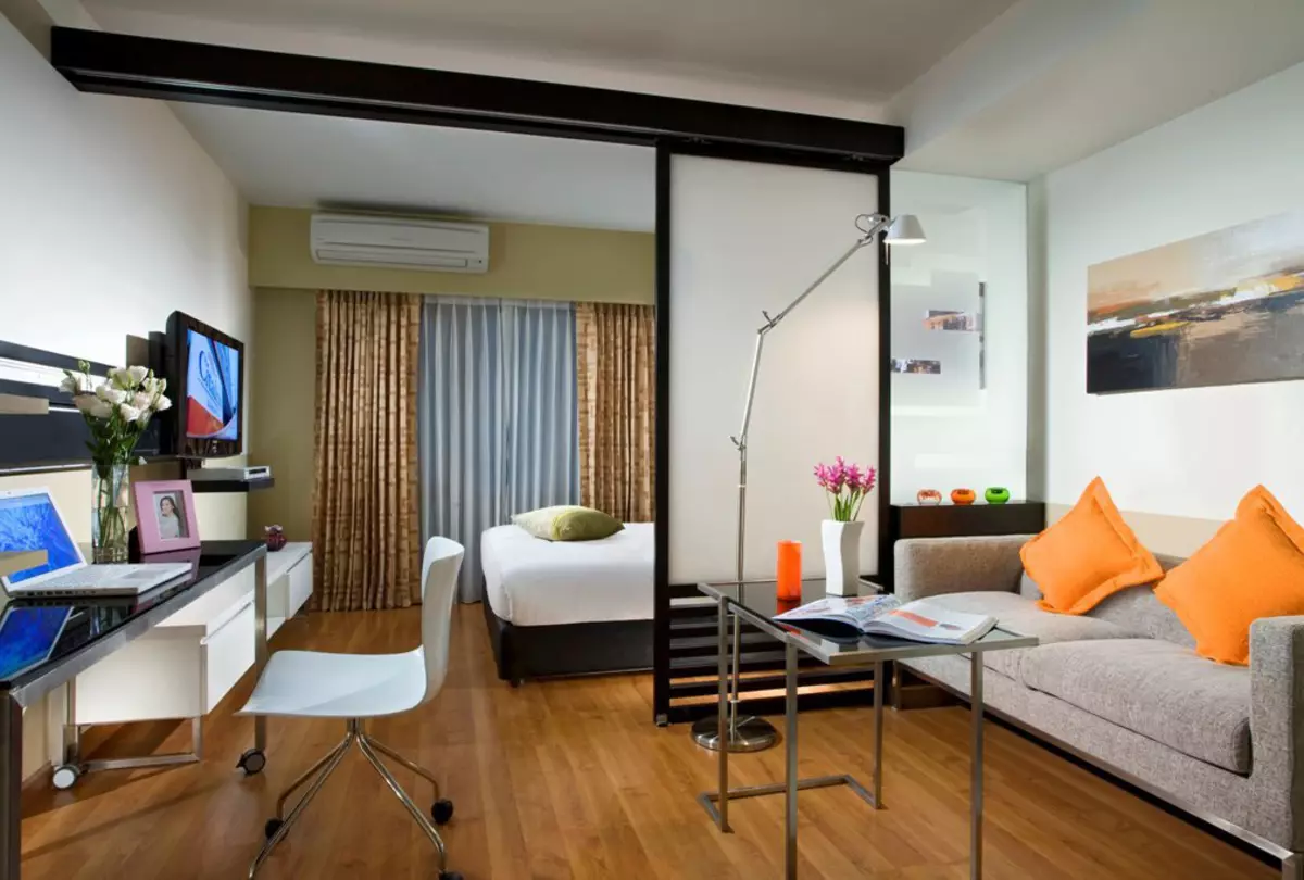 Спални сядане 19-20 кв. М. M (66 снимки): характеристики на интериорния дизайн, възможности за зониране една стая 9900_16