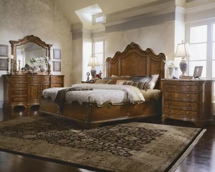 Англи хэв маягийн унтлагын өрөө (55 зураг): Дотоодын хөшиг, ханын цаасыг сонгох. Охидын болон эрэгтэй унтлагынхаа загварыг загварчлах сонголтууд, үндсэн мэдээлэл 9905_26