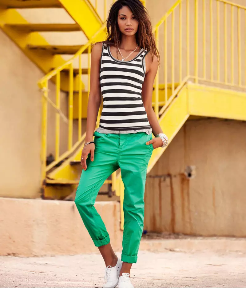 Što obući zelene hlače (70 fotografija): ženski modeli, ljetne slike 2021 990_16