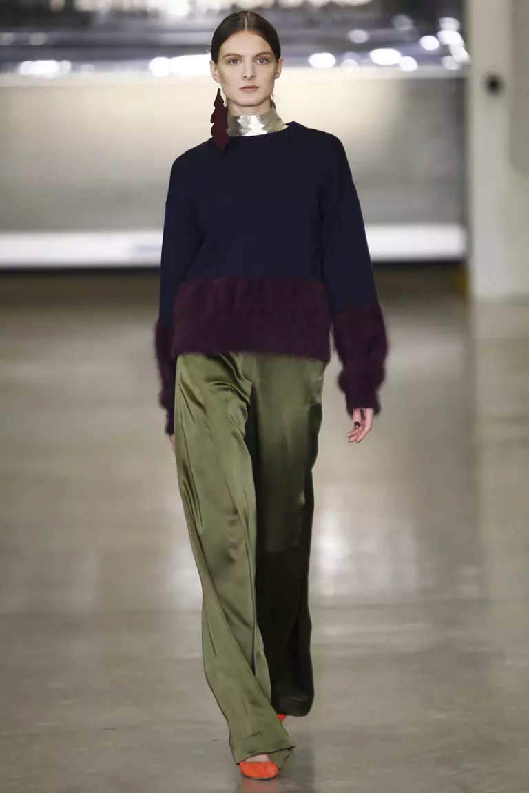 Što obući zelene hlače (70 fotografija): ženski modeli, ljetne slike 2021 990_26