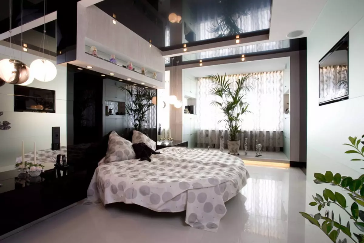 Висока технологија Спална соба (85 фотографии): Соба за внатрешен дизајн, спиење и друг мебел, лустер и кабинет за мала спална соба 9910_37