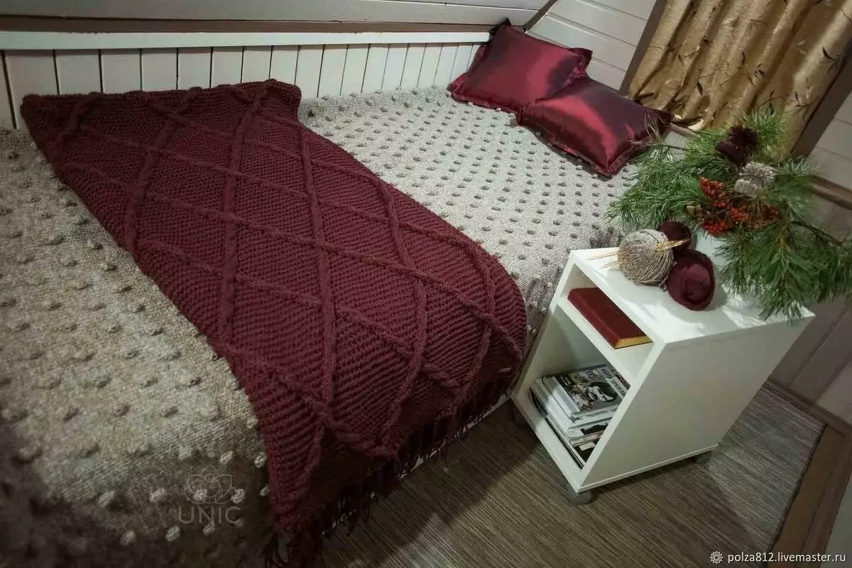 Como decorar unha cama coas túas propias mans? Gravación de respaldo (cabecera) e literas, colchas de decoración e almofadas, garlanda 9919_12