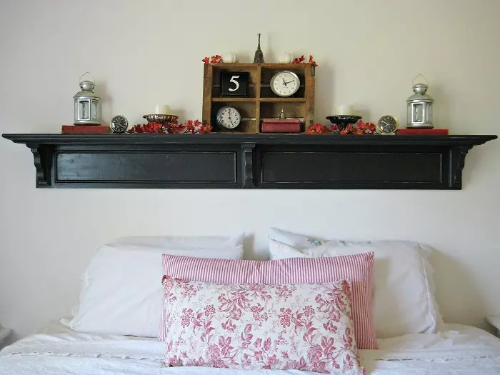 Como decorar unha cama coas túas propias mans? Gravación de respaldo (cabecera) e literas, colchas de decoración e almofadas, garlanda 9919_16