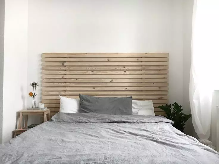 ¿Cómo decorar una cama con tus propias manos? Registro de respaldo (cabecero) y literas, colchas de decoración y almohadas, guirnaldas 9919_6