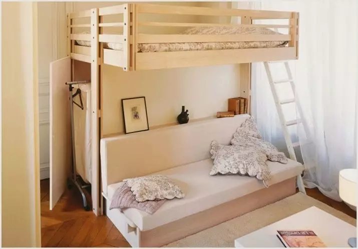 Bed-attics s pohovkou (66 fotografií): s pohovkou na dně pro rodiče a další dvouvrstvé transformátorové možnosti, skládací modely s pracovním prostorem 9920_31