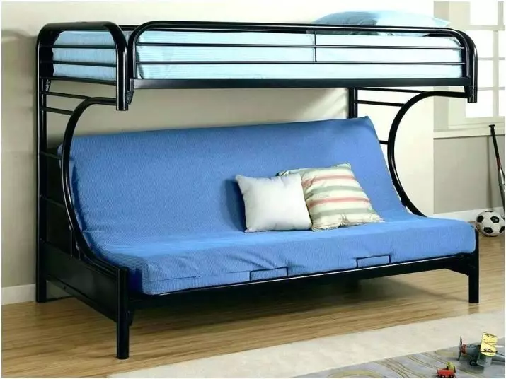 Áticos de cama cun sofá (66 fotos): cun sofá no fondo para os pais e outras opcións de transformador de dous niveis, modelos dobráveis ​​cunha área de traballo 9920_32