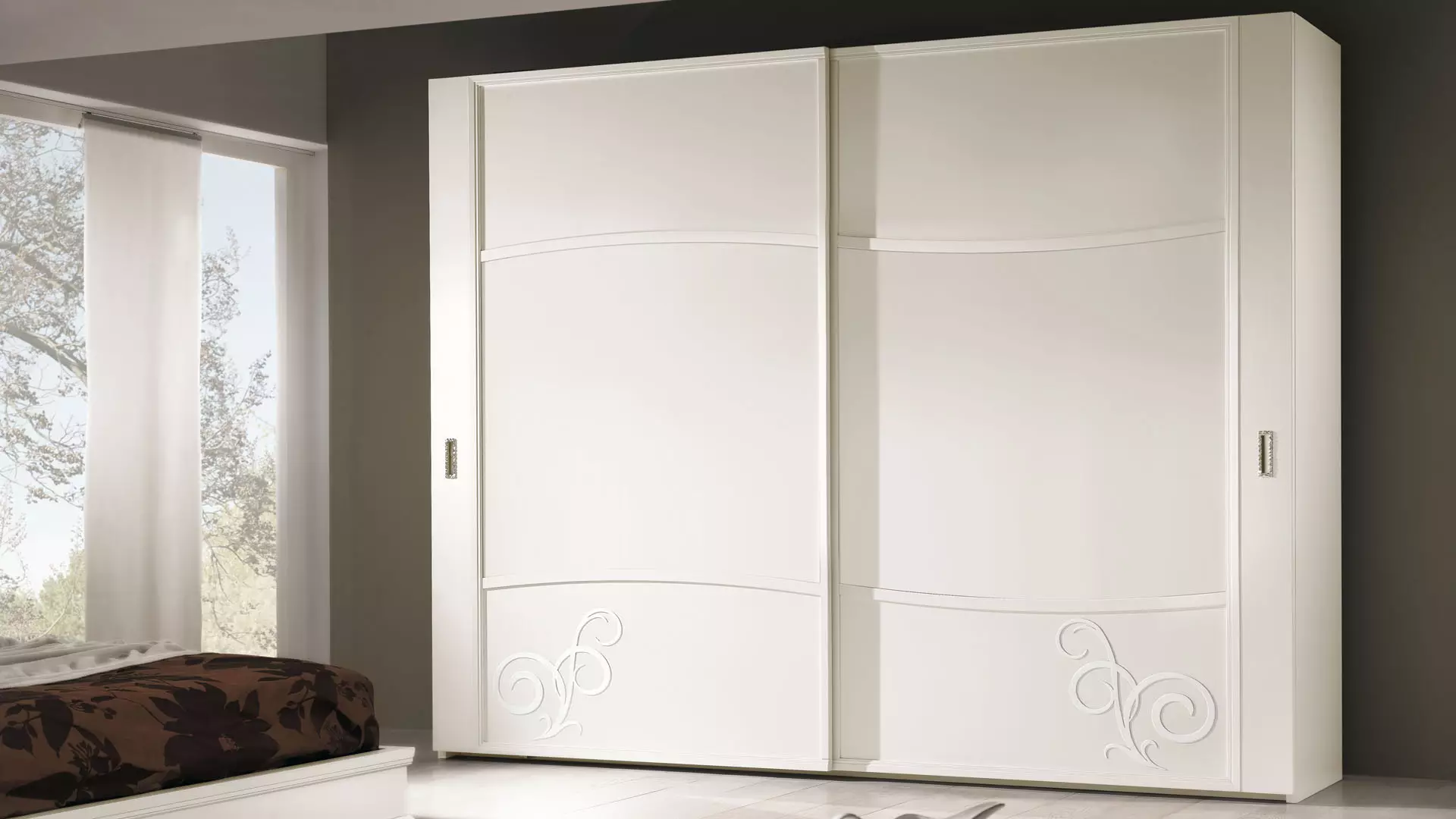 White Wardrobes di dalam bilik tidur (49 foto): Ciri-ciri model moden dalam warna-warna terang dengan cermin, pilihan reka bentuk untuk kabinet matte hitam dan putih dan perabot dengan gloss 9922_33