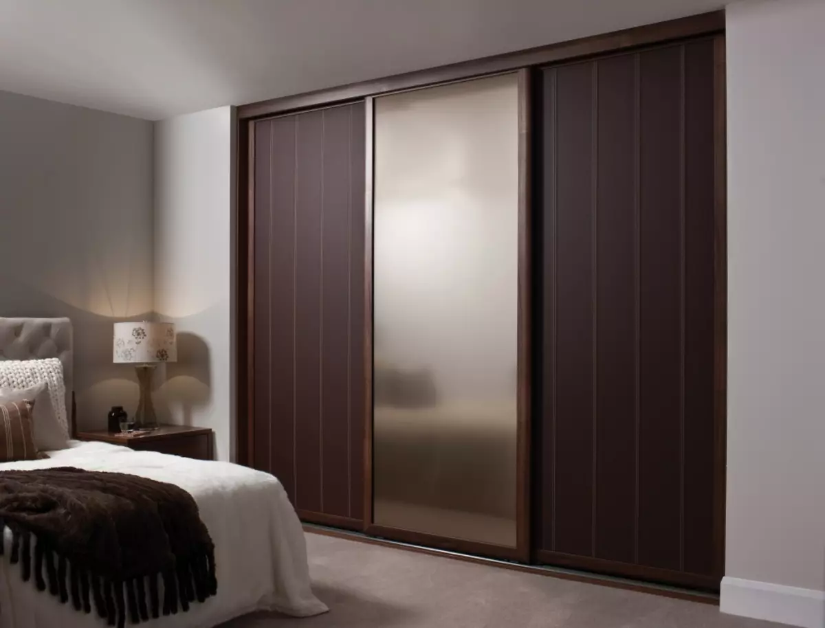 Dulapuri de dormit încorporate (55 poze): Designul dulapurilor mari încorporate și dulapuri mici 9928_16