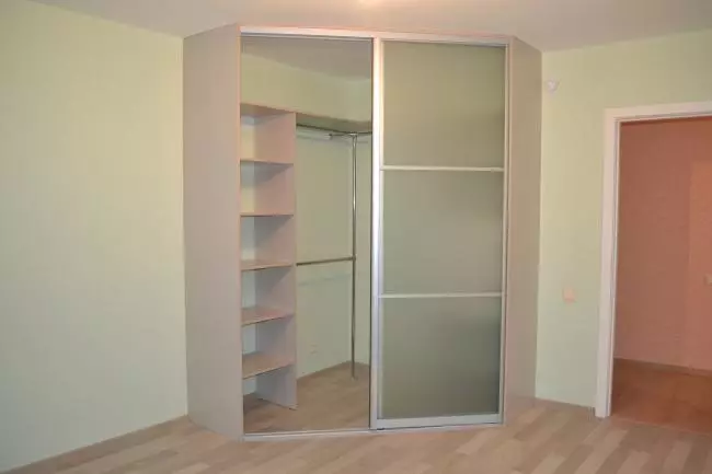内置卧室橱柜（55张照片）：大型内置角柜和小型衣柜的设计 9928_23