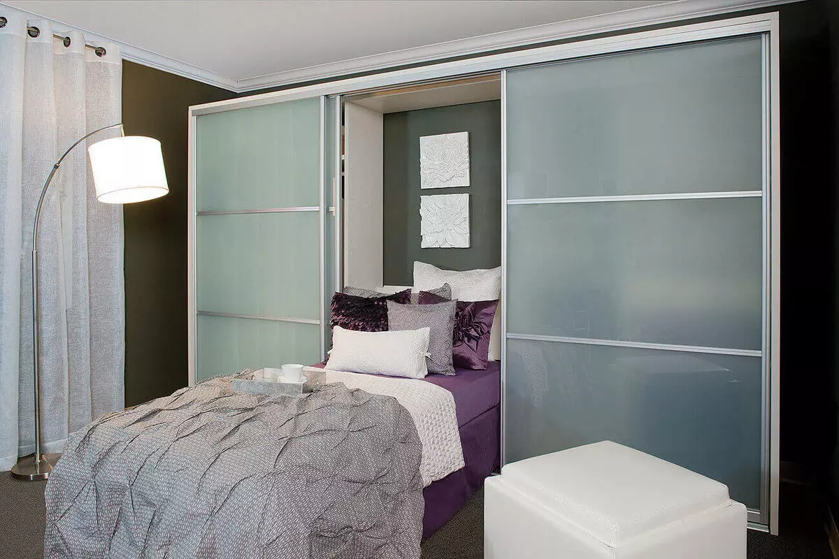 Tủ phòng ngủ tích hợp (55 ảnh): Thiết kế tủ góc tích hợp lớn và tủ quần áo nhỏ 9928_48