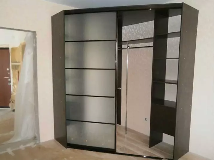 Built-in Bedroom Lemari (55 foto): Desain lemari sudut built-in besar dan lemari kecil 9928_53