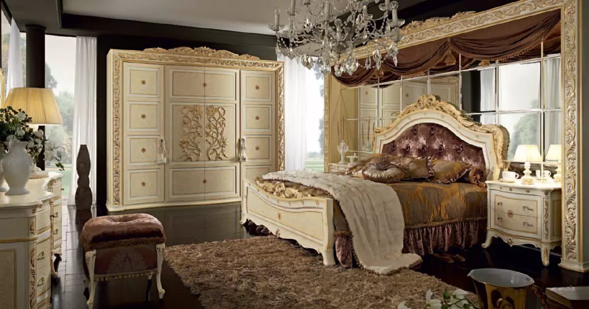 Premium-klases mēbeles guļamistabai (46 fotogrāfijas): dārgu elites krievu ražošanas mēbeļu pārskatīšana, ekskluzīvas karaliskās guļamistabu komplekti, krāšņi mēbeles mūsdienu un klasiskos stilos 9930_10