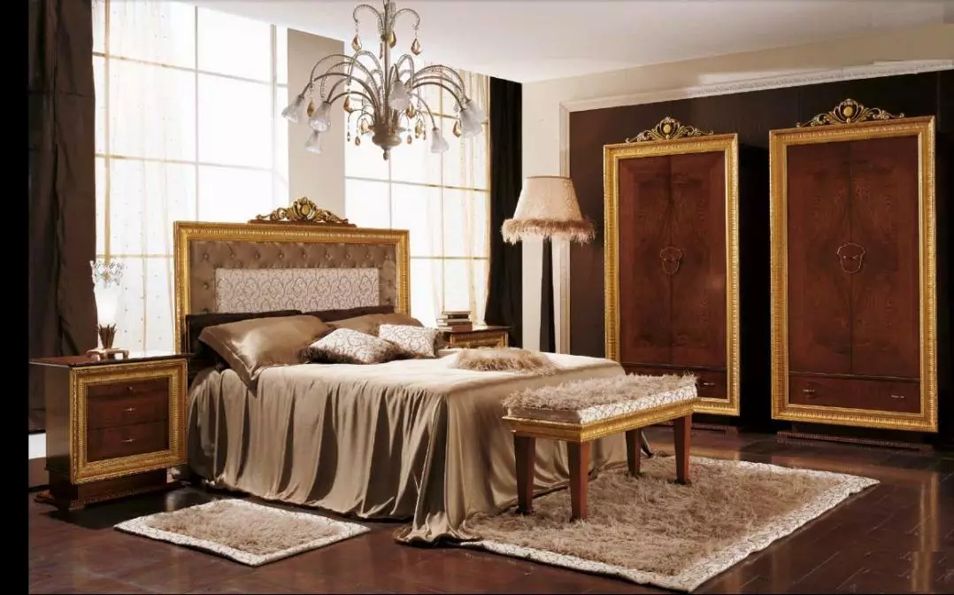 Premium-klases mēbeles guļamistabai (46 fotogrāfijas): dārgu elites krievu ražošanas mēbeļu pārskatīšana, ekskluzīvas karaliskās guļamistabu komplekti, krāšņi mēbeles mūsdienu un klasiskos stilos 9930_18