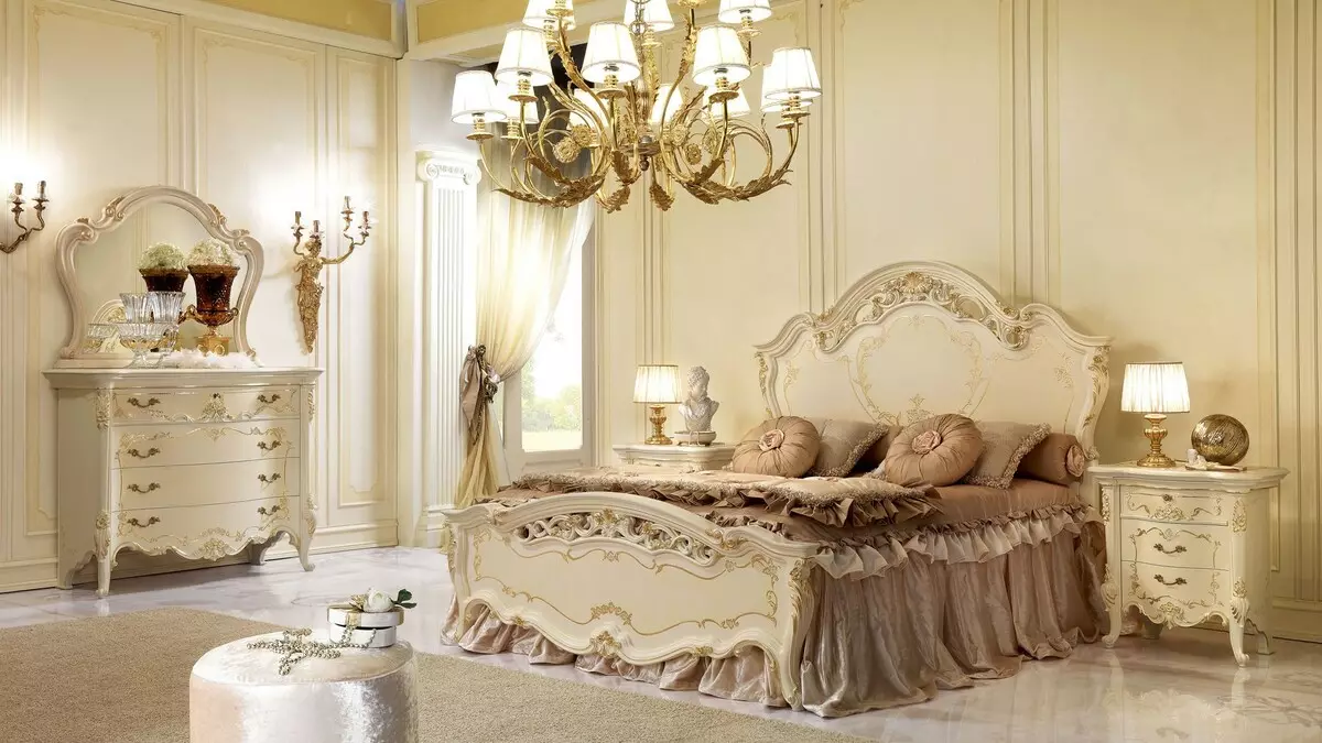 Namještaj premium klase za spavaću sobu (46 slike): pregled skupih elitnih ruske proizvodnje namještaja, ekskluzivna kraljevski spavaća soba garniture, prekrasna namještaj u modernog i klasičnog stila 9930_2