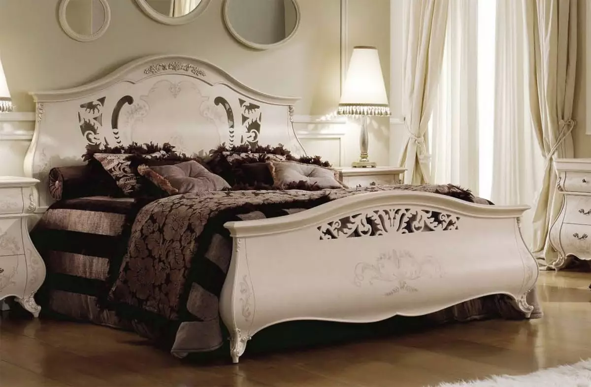 Premium-klases mēbeles guļamistabai (46 fotogrāfijas): dārgu elites krievu ražošanas mēbeļu pārskatīšana, ekskluzīvas karaliskās guļamistabu komplekti, krāšņi mēbeles mūsdienu un klasiskos stilos 9930_30