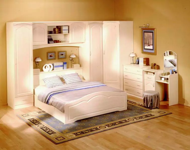 مجموعه خوابیدن (80 عکس): انتخاب دیوارها در سبک های کلاسیک و مدرن، سر مبلمان گوشه ای و کابینت های مدولار 9932_33