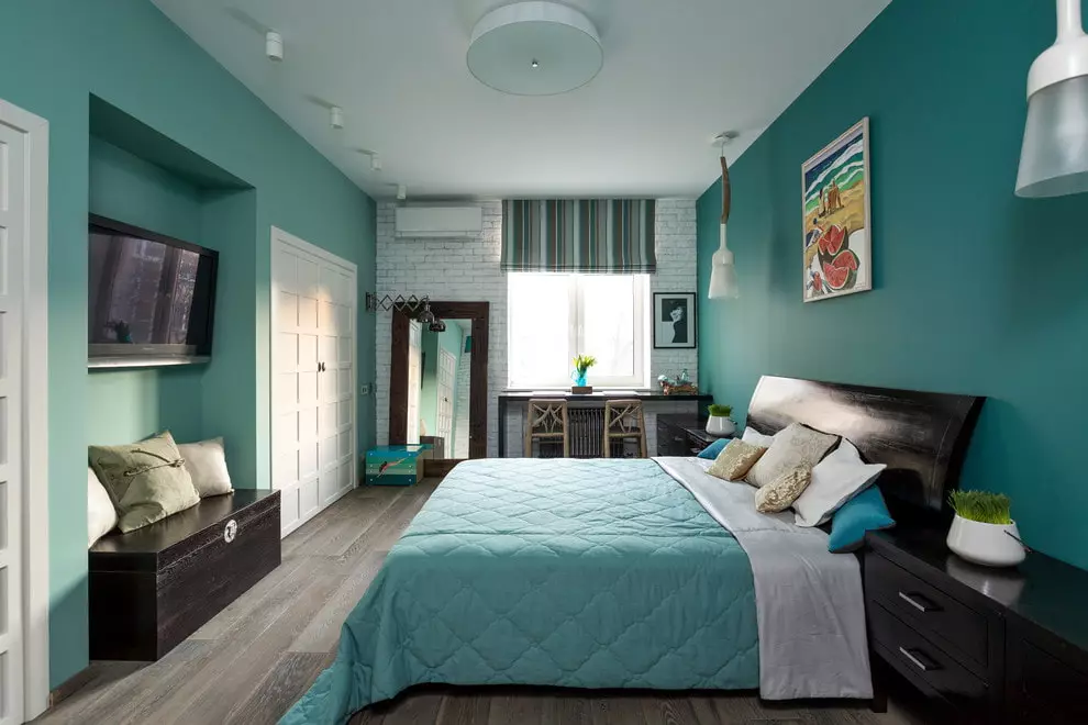 Alternativ för placering av TV: n i sovrummet (37 bilder): Vad är höjden från golvet för att hänga en TV på väggen? Exempel på installationen av TV- och designalternativen 9933_26