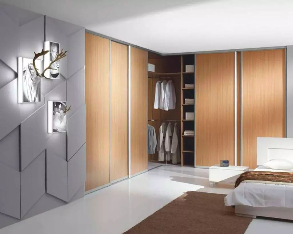 Hjørne garderober i soverommet (60 bilder): Ideer for design og størrelser av innebygde radius skap, små hvite halvcirkelformede skap med speil og andre alternativer 9934_10