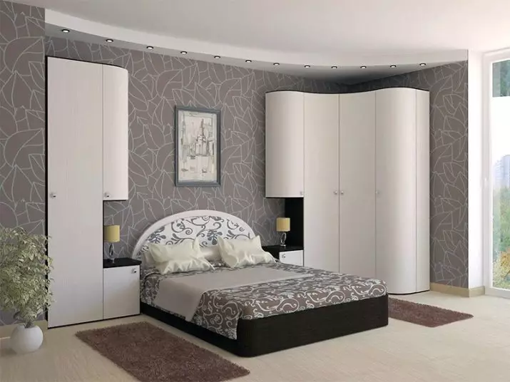 Armarios de cabeceira no cuarto (38 fotos): armarios sobre a cama e ao seu redor nos lados, armarios articulados á beira da cama e outras opcións 9938_37