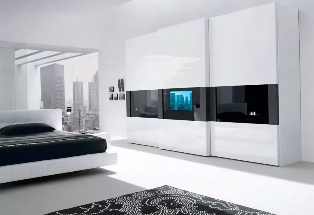 흰색 침실 캐비닛 (65 장의 사진) : 스윙 도어와 광택이있는 코너 캐비닛, 거울 및 기타 옵션이있는 클래식 내장형 모델 9940_30