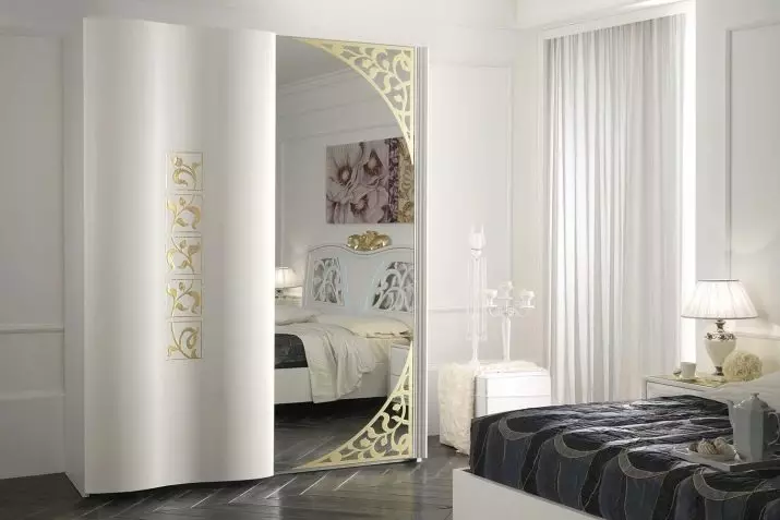 흰색 침실 캐비닛 (65 장의 사진) : 스윙 도어와 광택이있는 코너 캐비닛, 거울 및 기타 옵션이있는 클래식 내장형 모델 9940_63