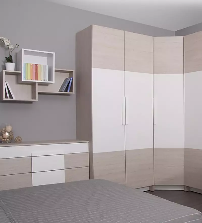 Nurgakapid magamistoas (79 fotot): väikeste sisseehitatud peade ja modulaarsete kappide disaini ideed peegliga, nurkade riidekappide joonised 9942_11