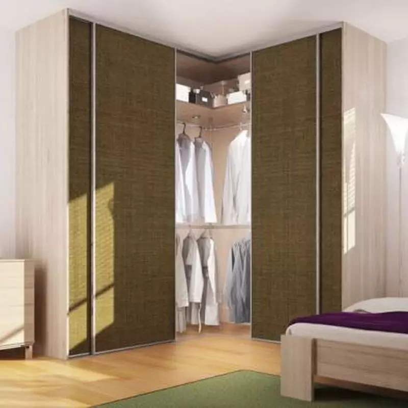 Armaris de cantonada al dormitori (79 fotos): disseny idees de petits caps incrustats i armaris modulars amb un mirall, dibuixos d'armaris angulars 9942_12