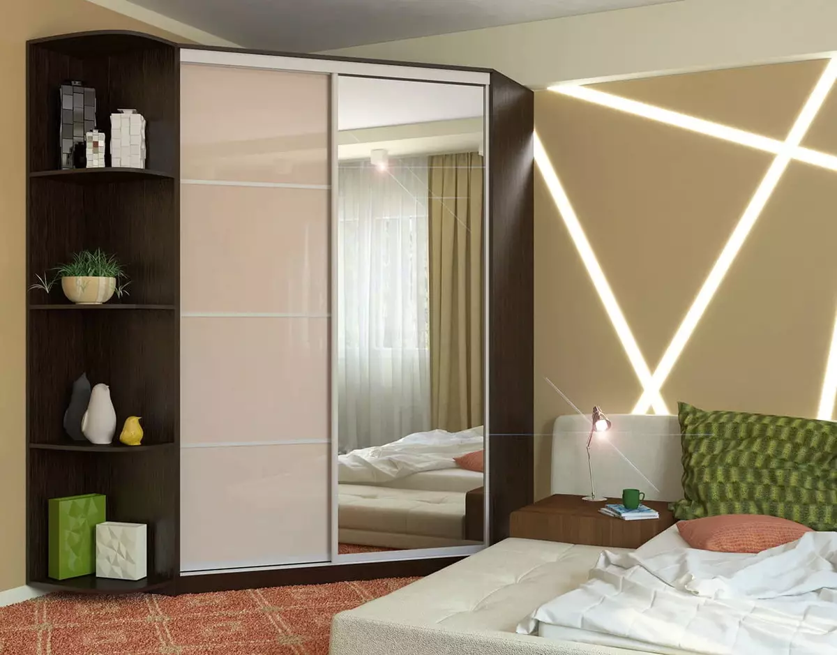 Armaris de cantonada al dormitori (79 fotos): disseny idees de petits caps incrustats i armaris modulars amb un mirall, dibuixos d'armaris angulars 9942_47
