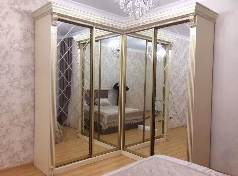 Nurgakapid magamistoas (79 fotot): väikeste sisseehitatud peade ja modulaarsete kappide disaini ideed peegliga, nurkade riidekappide joonised 9942_48
