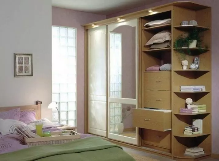 Nurgakapid magamistoas (79 fotot): väikeste sisseehitatud peade ja modulaarsete kappide disaini ideed peegliga, nurkade riidekappide joonised 9942_66